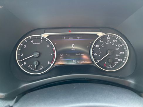 Used 2024 Nissan Sentra SV FWD image 17