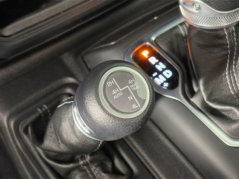 Used 2024 Jeep Wrangler Unlimited Sahara AWD/4WD image 23