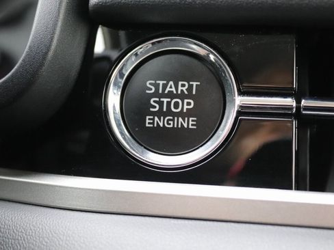 Used 2025 Mitsubishi Outlander SE image 16