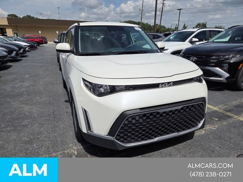 Used 2025 Kia Soul LX w/ LX Technology Package FWD image 19