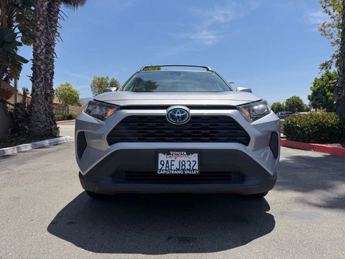 Used 2022 Toyota RAV4 LE AWD/4WD image 4