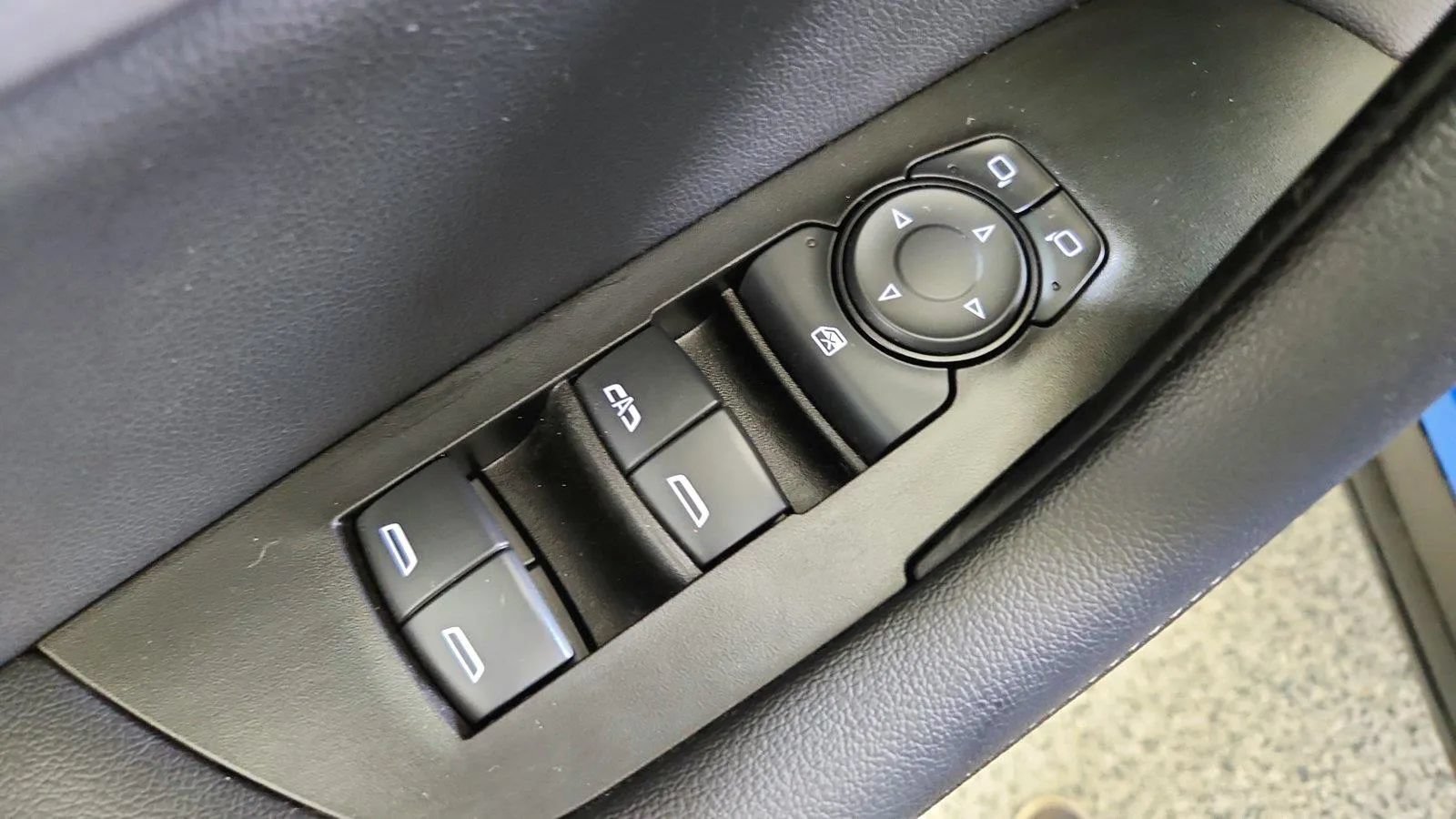 Used 2024 Chevrolet Blazer LT w/ Convenience Package FWD image 23