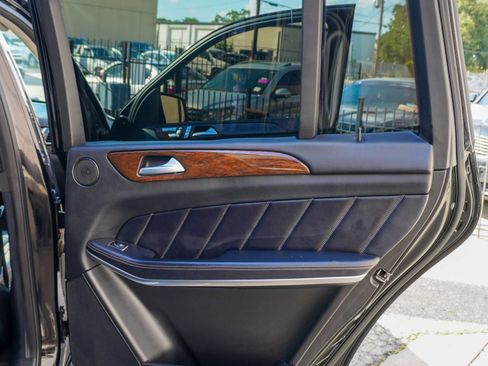 Used 2013 Mercedes-Benz GL 450 4MATIC image 16