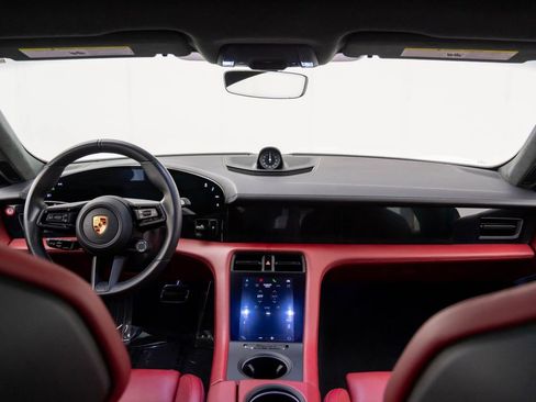 Used 2023 Porsche Taycan GTS image 9