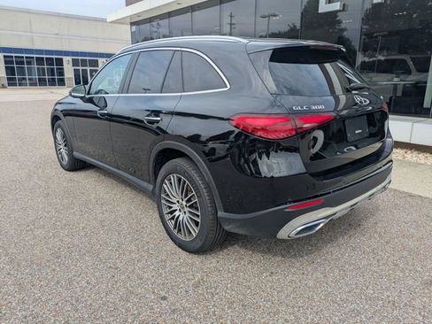 Used 2025 Mercedes-Benz GLC 300 4MATIC image 4