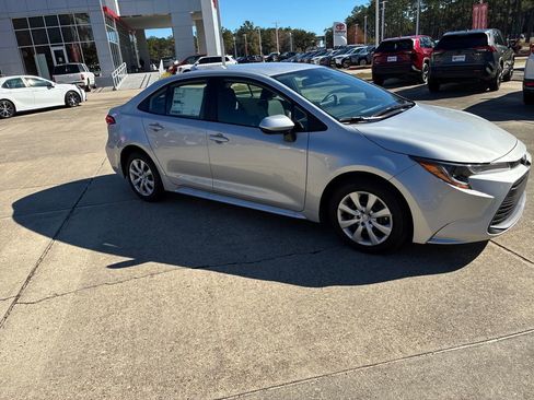 New 2026 Toyota Corolla LE image 9