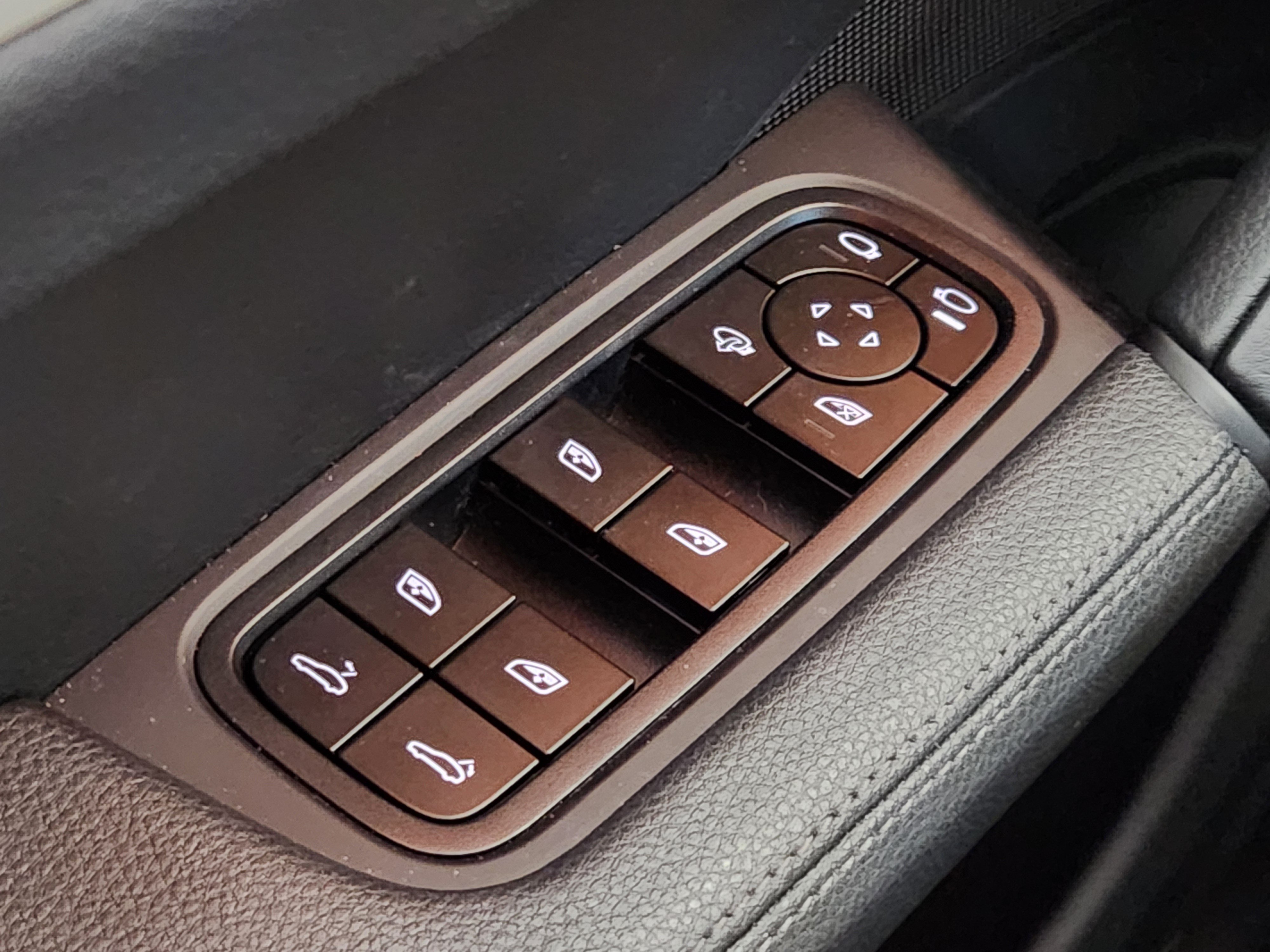 Certified 2026 Porsche Cayenne AWD/4WD image 24