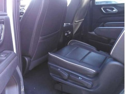 Used 2024 GMC Yukon SLT image 3