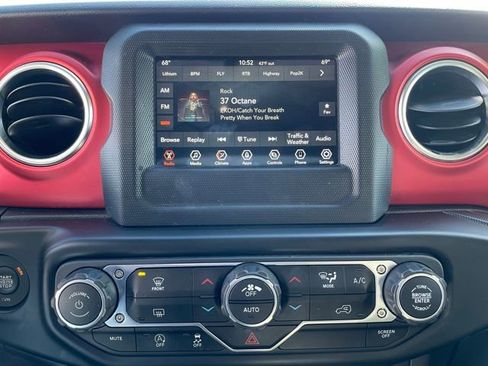 Used 2021 Jeep Wrangler Rubicon image 24