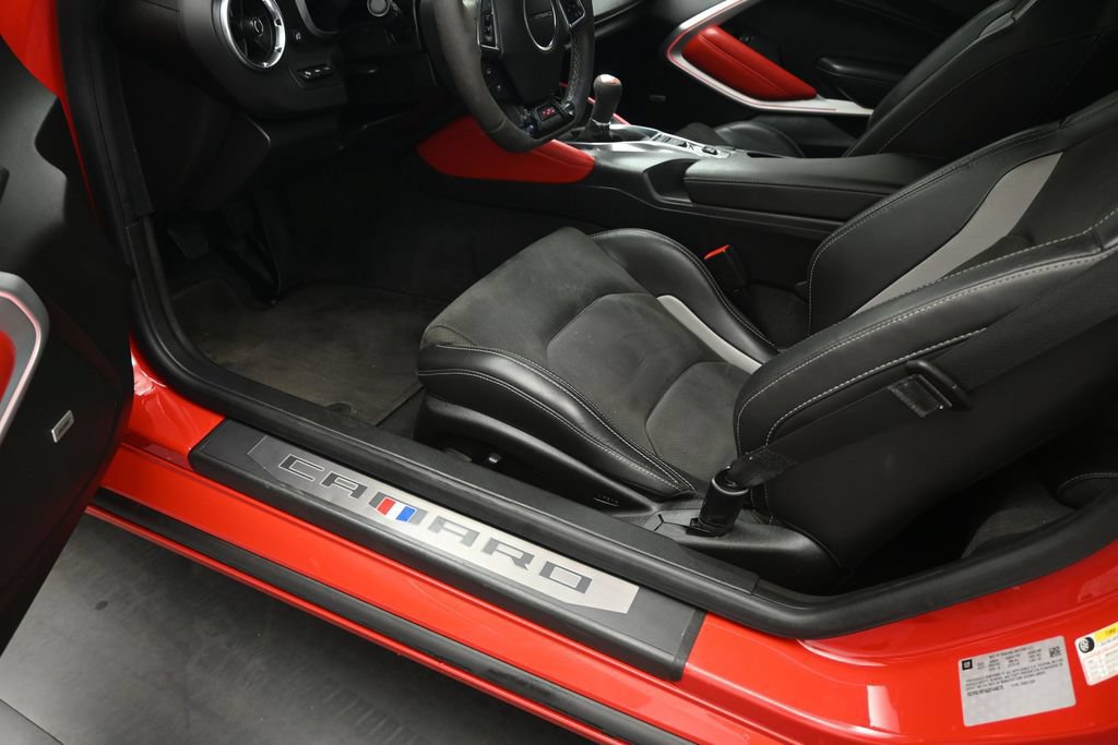 Used 2018 Chevrolet Camaro SS RWD image 9