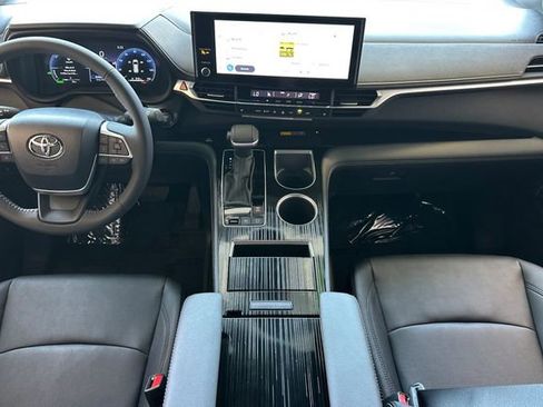 Used 2026 Toyota Sienna XLE Woodland Edition AWD/4WD image 18