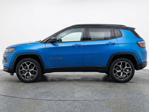 Used 2025 Jeep Compass Limited AWD/4WD image 5