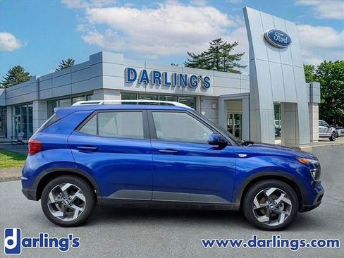 Used 2023 Hyundai Venue SEL FWD image 4