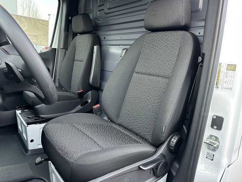 Used 2024 Mercedes-Benz Sprinter 2500 image 22