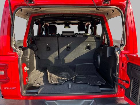 Used 2021 Jeep Wrangler Unlimited Sahara w/ Cold Weather Group AWD/4WD image 12