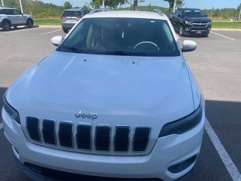 Used 2019 Jeep Cherokee Latitude w/ Popular Appearance Group FWD image 4