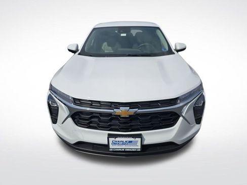 New 2026 Chevrolet Trax LS w/ LS Convenience Package FWD image 8