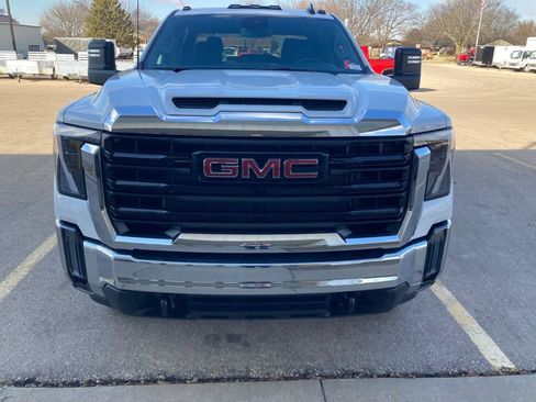 New 2026 GMC Sierra 2500 Pro w/ Convenience Package image 3