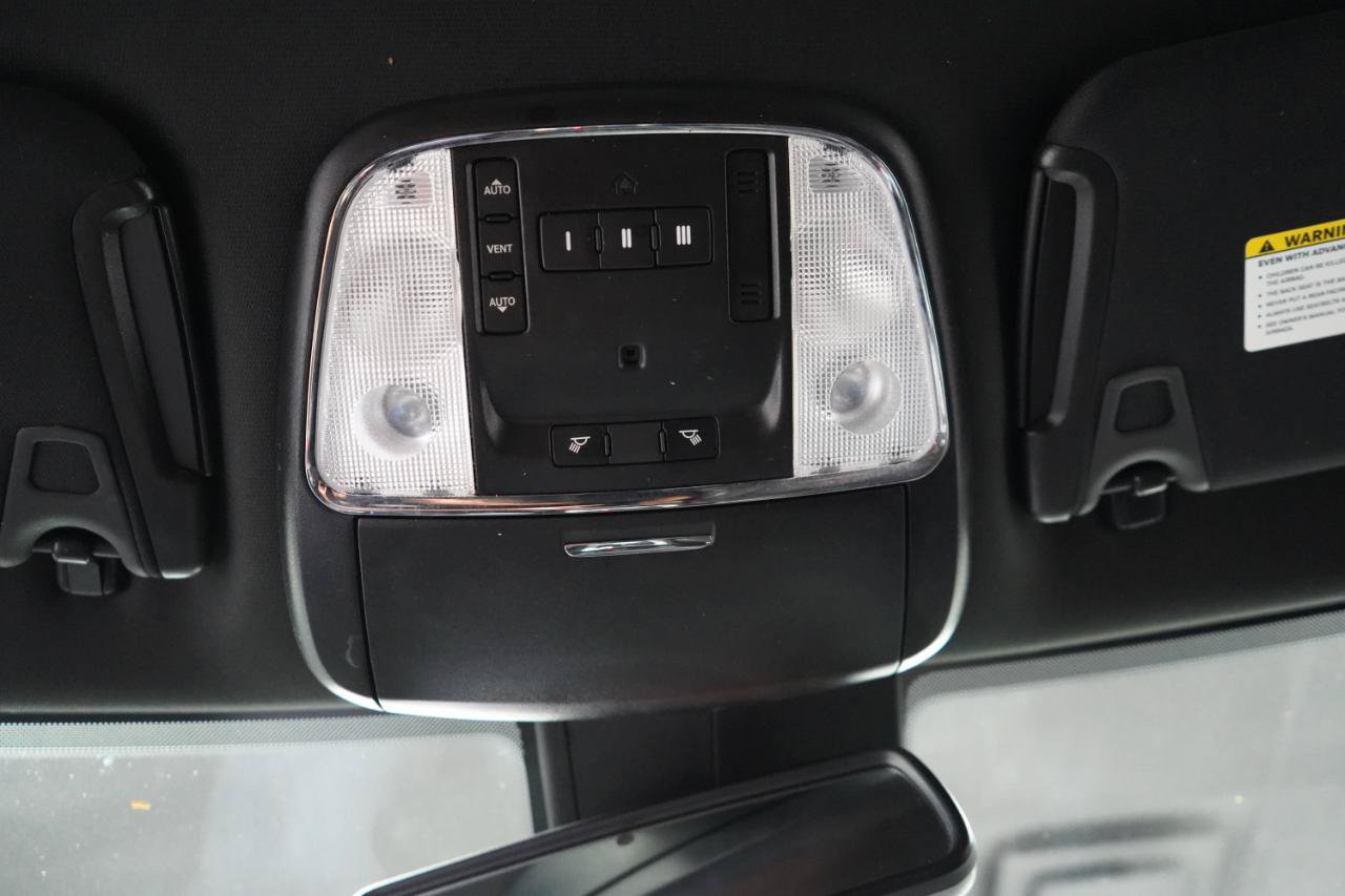 Used 2018 Dodge Charger R/T RWD image 16