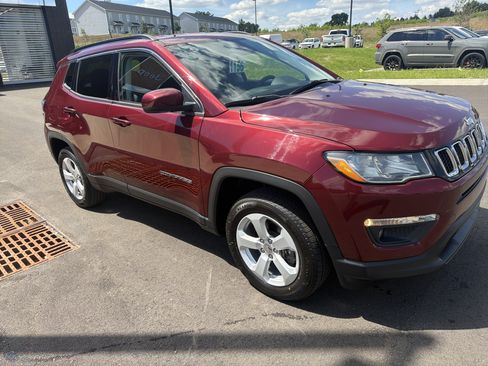 Used 2021 Jeep Compass Latitude AWD/4WD image 8
