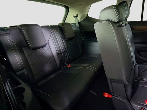 Used 2025 Volkswagen Atlas SE FWD image 29