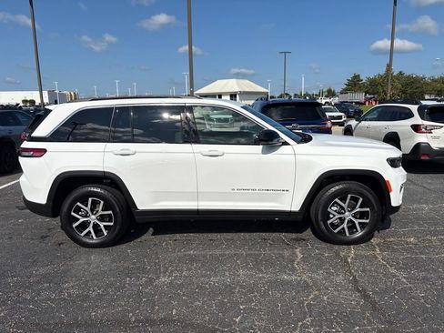Used 2024 Jeep Grand Cherokee Limited RWD image 2