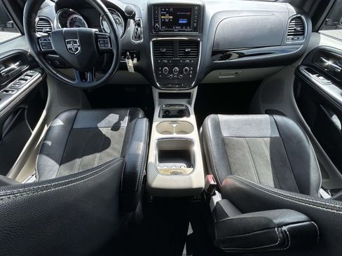 Used 2019 Dodge Grand Caravan SXT image 13