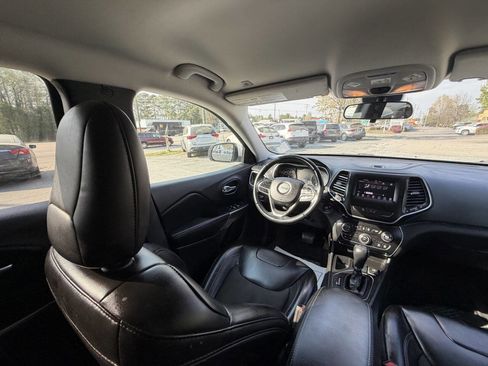 Used 2019 Jeep Cherokee Latitude Plus image 20