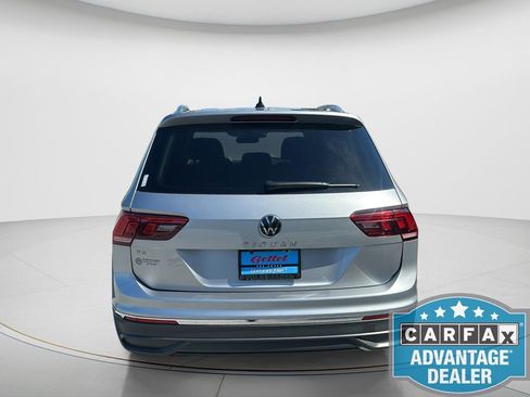 Used 2023 Volkswagen Tiguan SE FWD image 5
