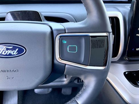 Certified 2025 Ford Expedition Active image 22