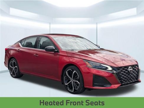 Used 2023 Nissan Altima 2.5 SR w/ SR Premium Package FWD image 9