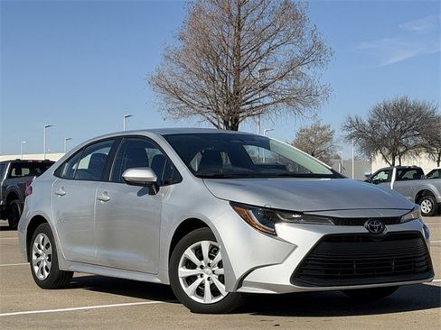 Certified 2025 Toyota Corolla LE image 2