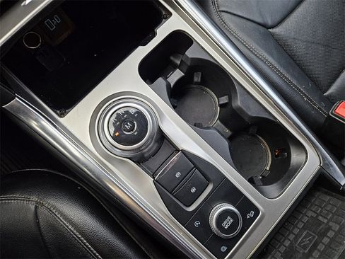 Used 2020 Ford Explorer Limited image 16