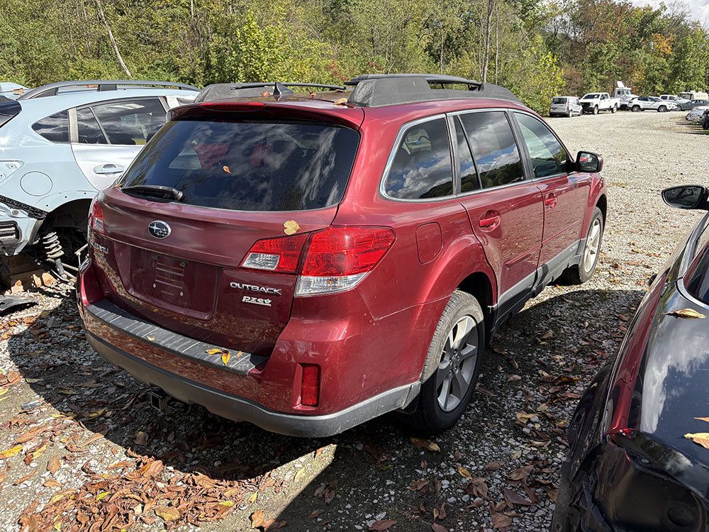 Used 2013 Subaru Outback 2.5i Limited AWD/4WD image 3