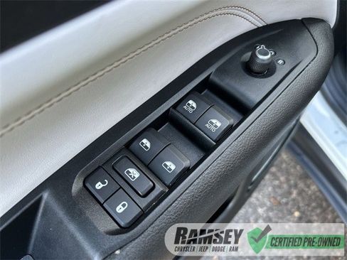 Certified 2022 Jeep Compass Limited image 16