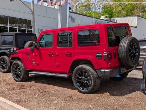 Used 2023 Jeep Wrangler Unlimited Sahara w/ Cold Weather Group AWD/4WD image 10