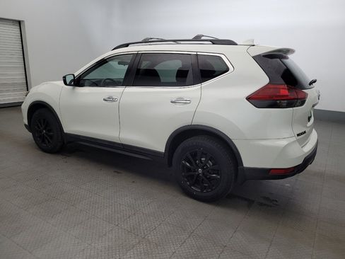 Used 2018 Nissan Rogue SV image 3