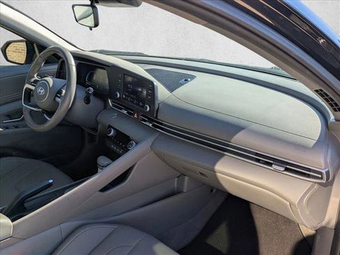 Used 2025 Hyundai Elantra Sport image 22