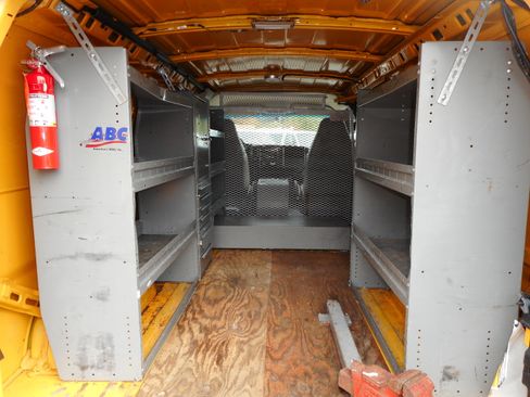 Used 2005 Chevrolet Express 3500 3500 Cargo Van Roof Rack Tow P image 20