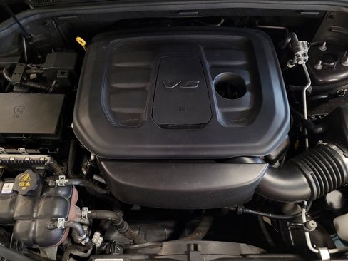 Used 2019 Jeep Grand Cherokee Laredo AWD/4WD image 30