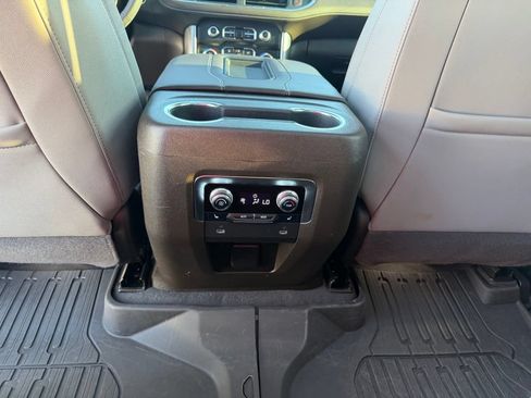 Used 2023 GMC Yukon SLT w/ SLT Luxury Package AWD/4WD image 26