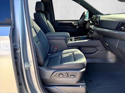 Used 2025 Chevrolet Suburban RST w/ Comfort Package image 9