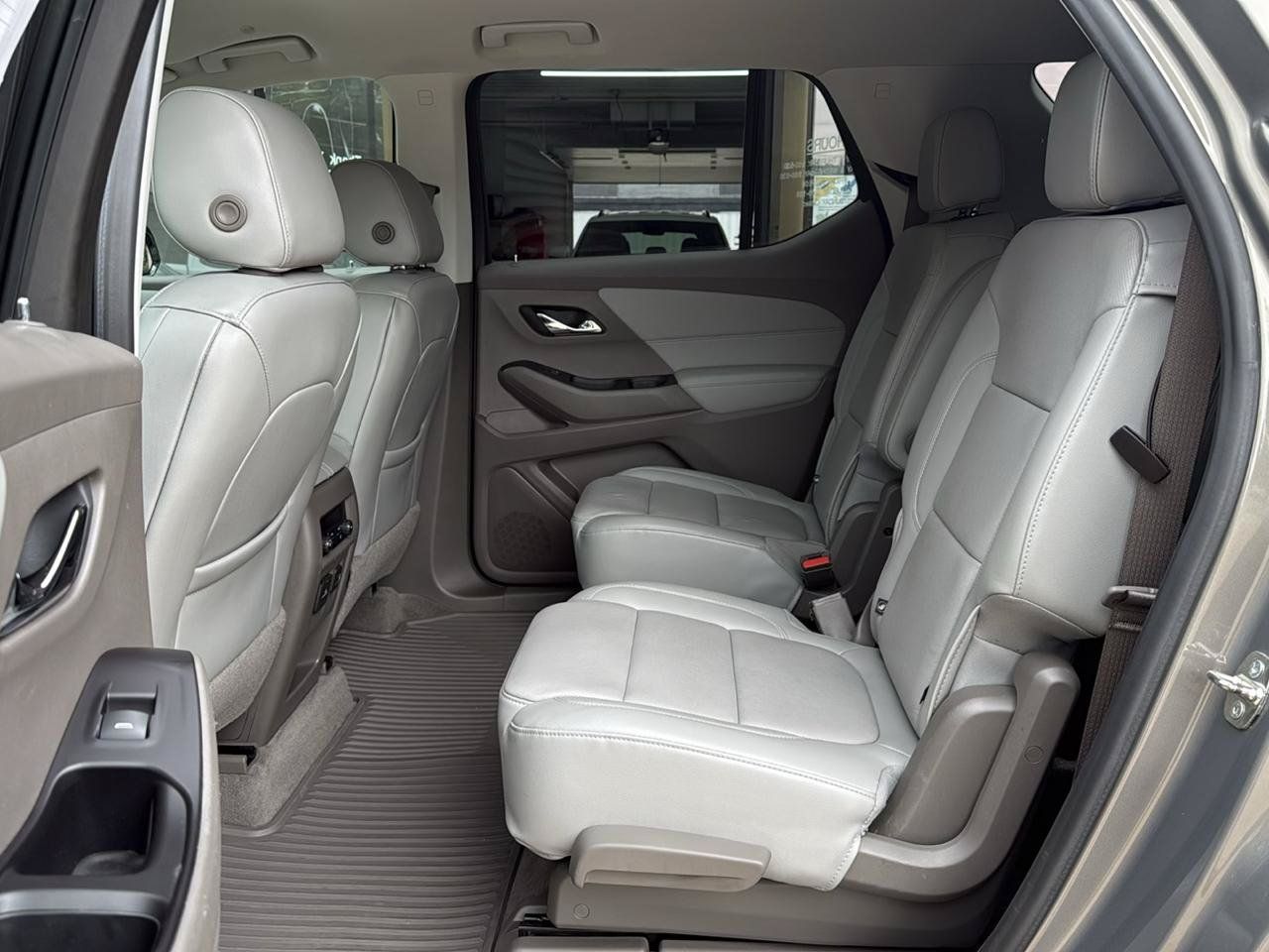 Used 2019 Chevrolet Traverse Premier FWD image 15