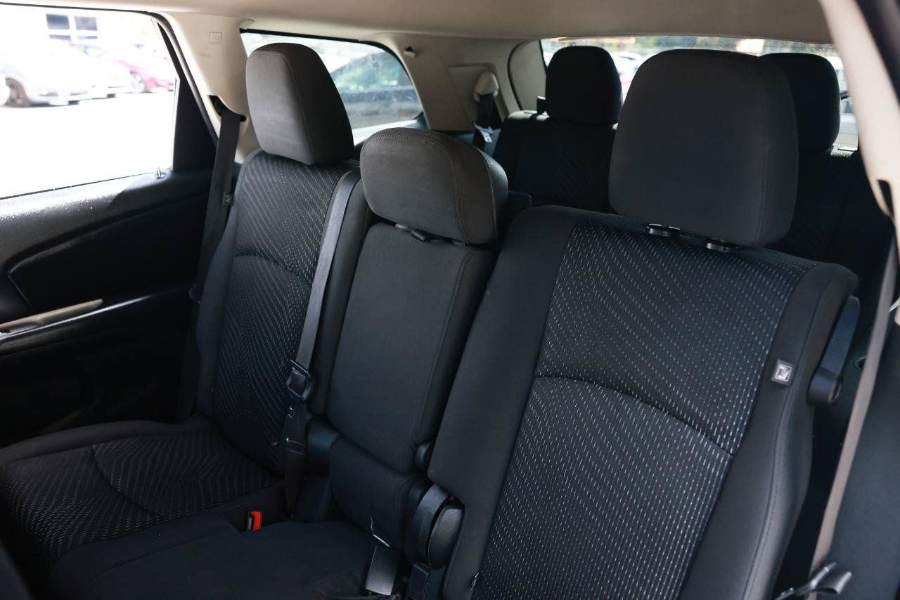 Used 2018 Dodge Journey SE w/ Connectivity Group FWD image 8
