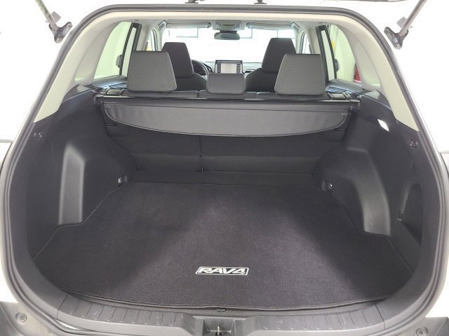 Certified 2022 Toyota RAV4 XLE w/ Carpet Mat Package (TMS) AWD/4WD image 34
