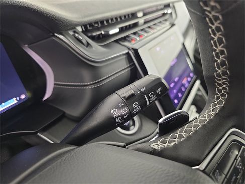 Used 2025 Jeep Grand Cherokee L Laredo image 24