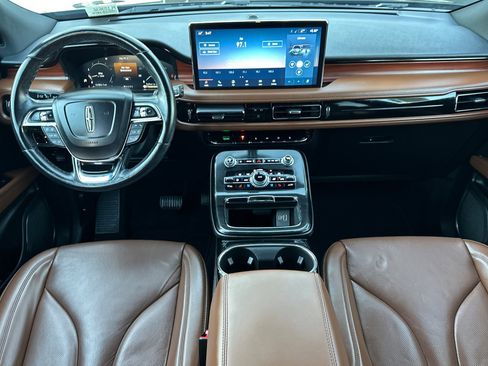 Used 2023 Lincoln Nautilus Reserve w/ Luxury Package image 12