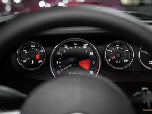 Used 2006 Ford GT RWD image 6