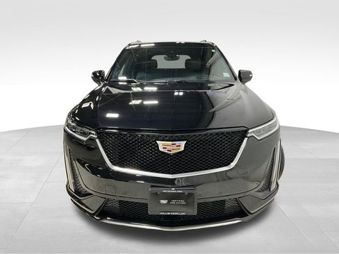 Used 2023 Cadillac XT6 Sport w/ Platinum Package image 2