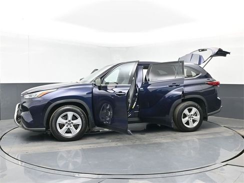 Used 2020 Toyota Highlander L image 57